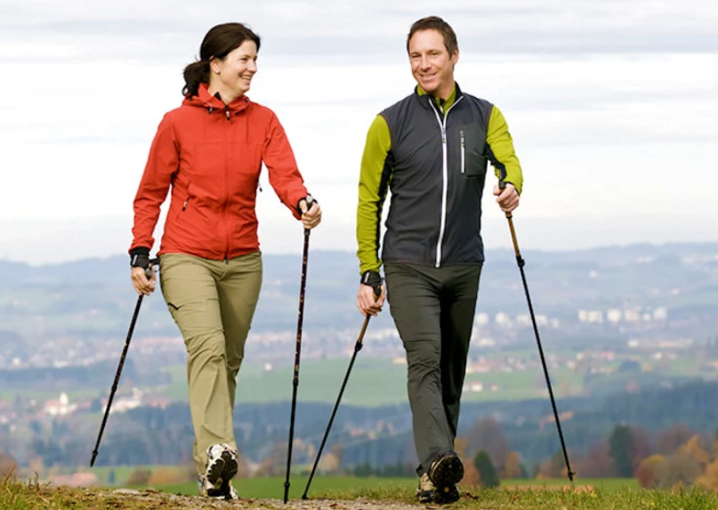 Скандинавская ходьба. Полезный и легкий спорт для людей всех возрастов с пользой для здоровья.